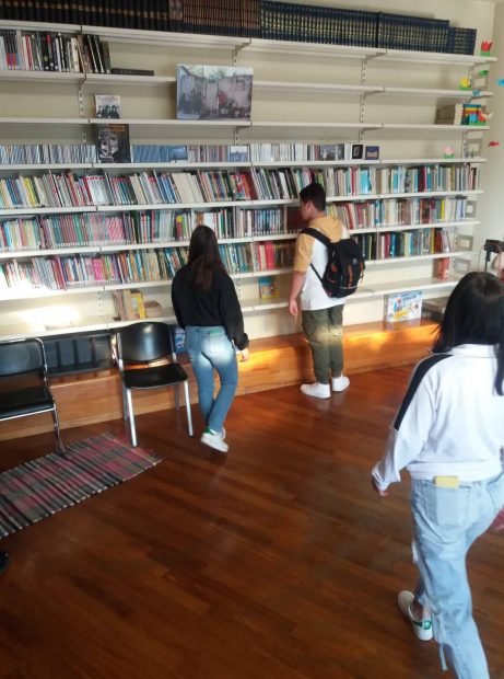 Διδακτική Επίσκεψη στην Λαϊκή Βιβλιοθήκη και στην Πινακοθήκη Σύγχρονης Ελληνικής Τέχνης  Καλαμάτας